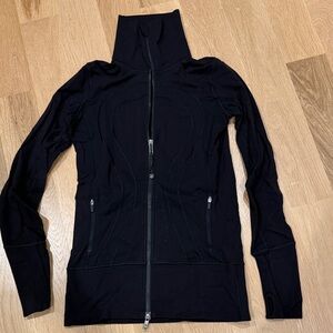 Lululemon Women's Black Jacket size 4